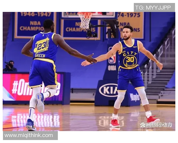 湖人队与中国篮球队激情对决展现国际篮球魅力与团队精神